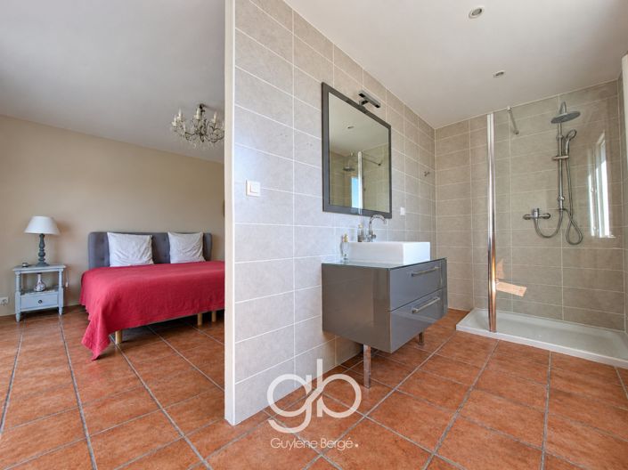 Image No.8-5 Bed House for sale