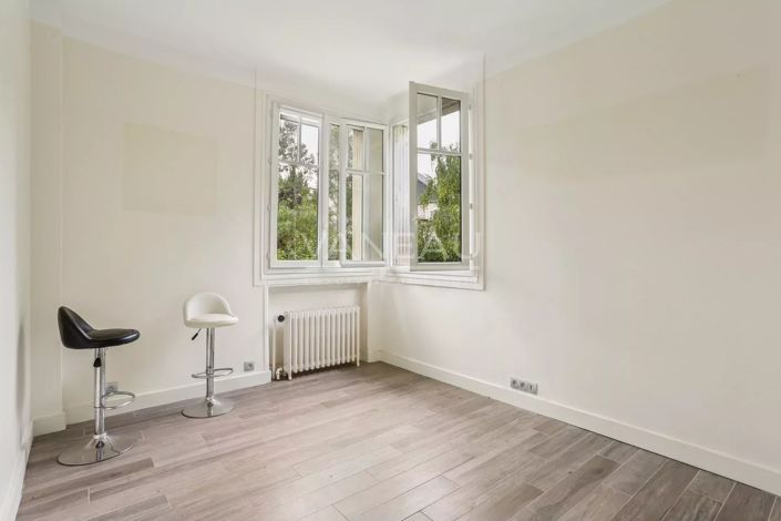 Image No.15-4 Bed House for sale