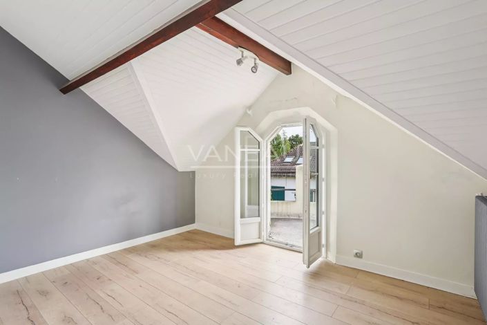 Image No.19-4 Bed House for sale