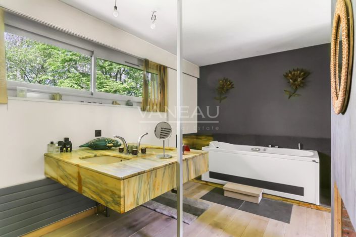 Image No.18-6 Bed House for sale