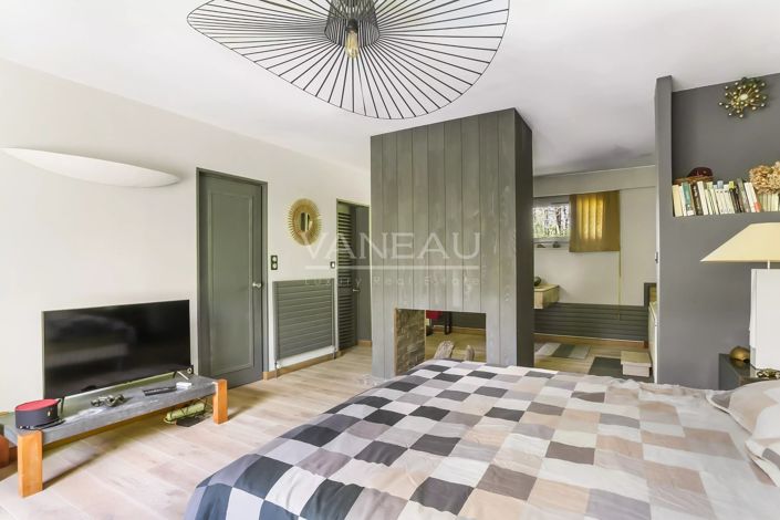 Image No.21-6 Bed House for sale