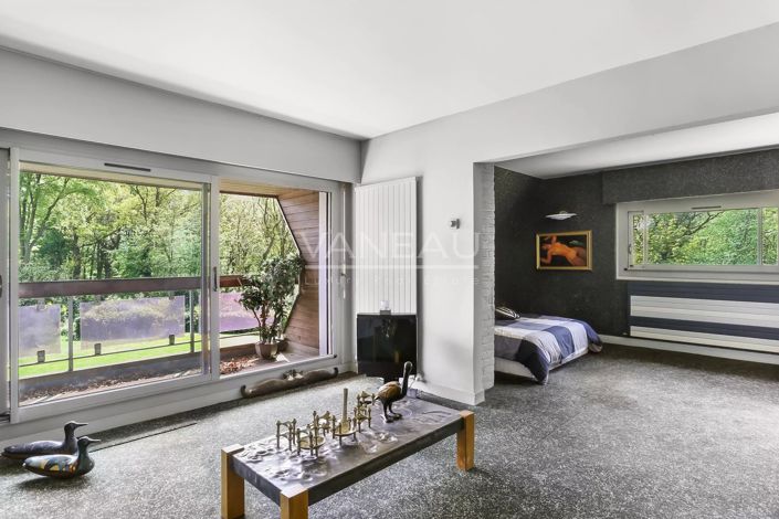Image No.30-6 Bed House for sale