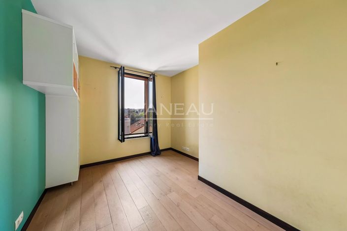 Image No.16-5 Bed House for sale