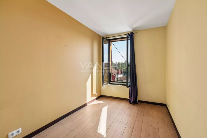 Image No.9-5 Bed House for sale