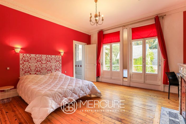 Image No.10-12 Bed Property for sale