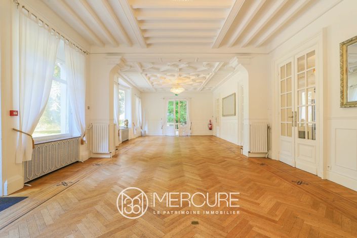 Image No.19-12 Bed Property for sale