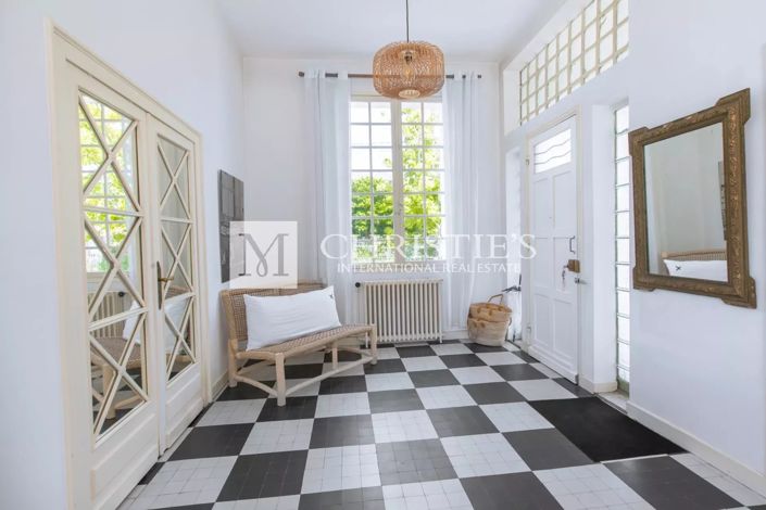 Image No.8-5 Bed House for sale