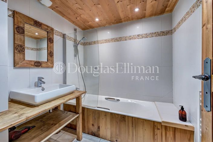 Image No.18-7 Bed House for sale