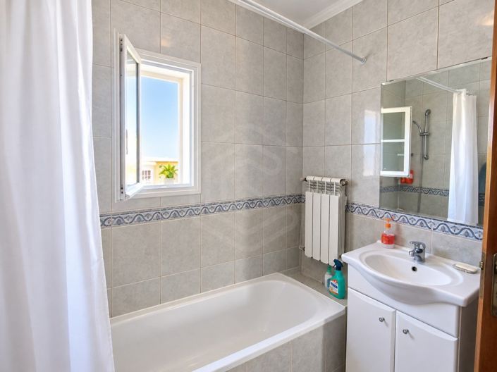 Image No.17-5 Bed House for sale