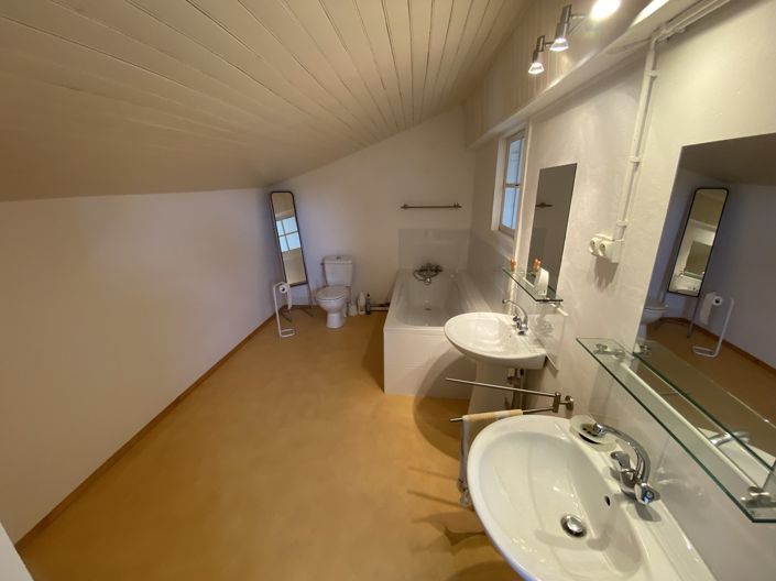 Image No.11-3 Bed House for sale