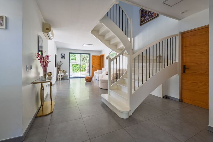 Image No.3-3 Bed House for sale