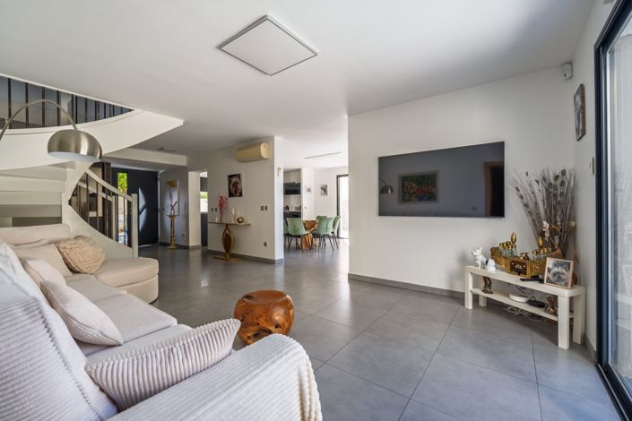 Image No.7-3 Bed House for sale