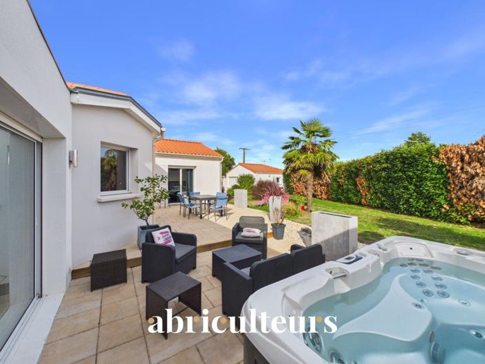 Image No.2-4 Bed House for sale