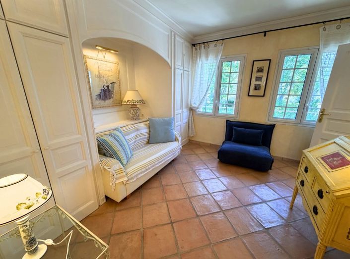 Image No.18-5 Bed Property for sale