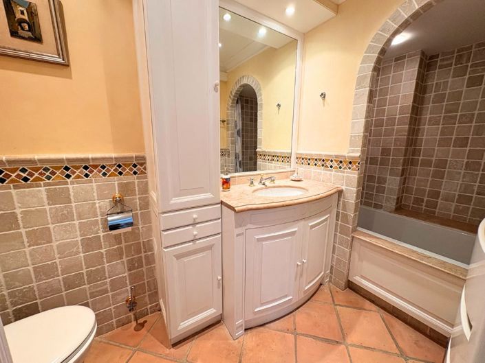 Image No.19-5 Bed Property for sale