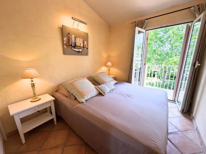 Image No.20-5 Bed Property for sale
