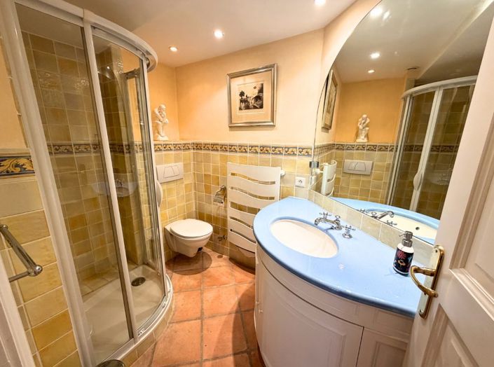 Image No.21-5 Bed Property for sale