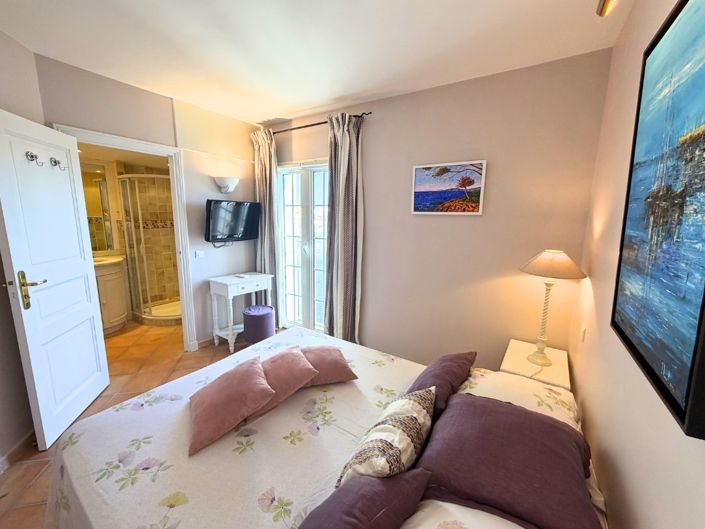 Image No.23-5 Bed Property for sale