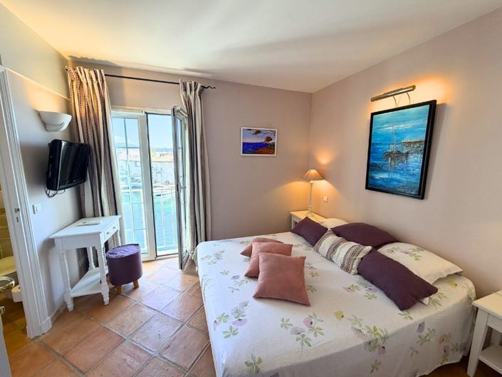Image No.24-5 Bed Property for sale