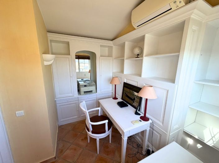Image No.26-5 Bed Property for sale