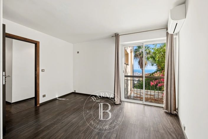 Image No.10-3 Bed Apartment for sale
