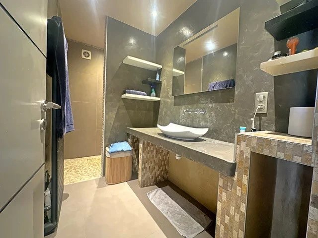 Image No.3-2 Bed House for sale
