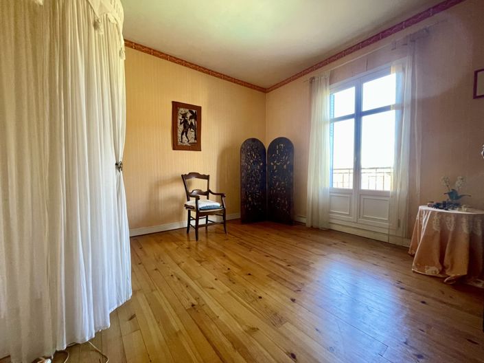 Image No.12-6 Bed House for sale