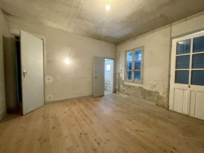 Image No.16-6 Bed House for sale