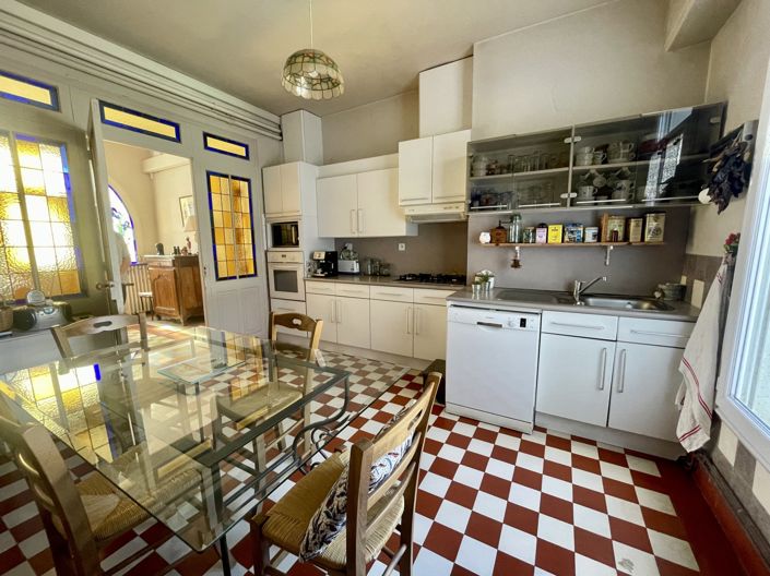 Image No.5-6 Bed House for sale