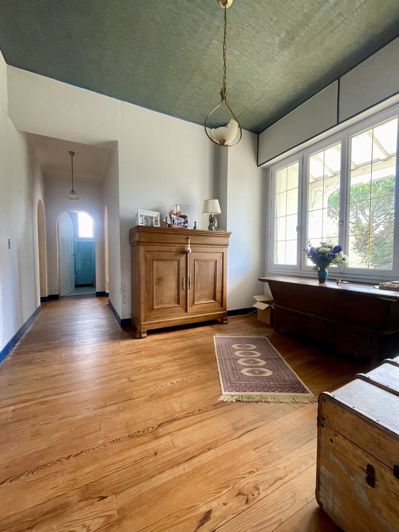 Image No.8-6 Bed House for sale
