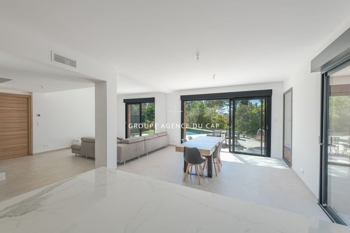 Image No.4-4 Bed House for sale