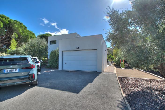 Image No.17-3 Bed House for sale