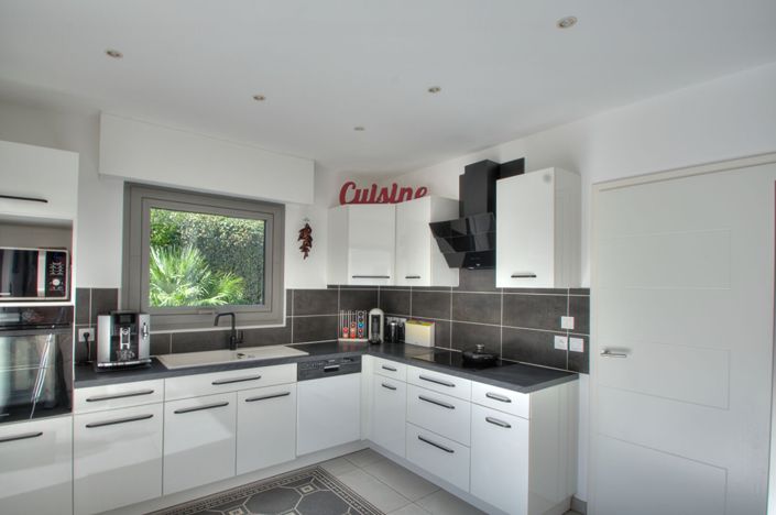 Image No.7-3 Bed House for sale