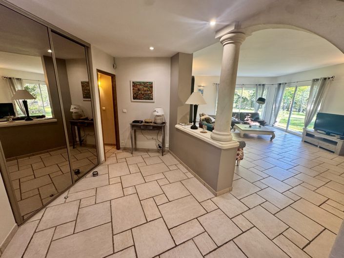 Image No.17-4 Bed House for sale