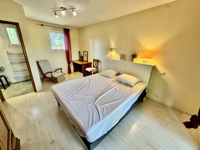 Image No.18-4 Bed House for sale