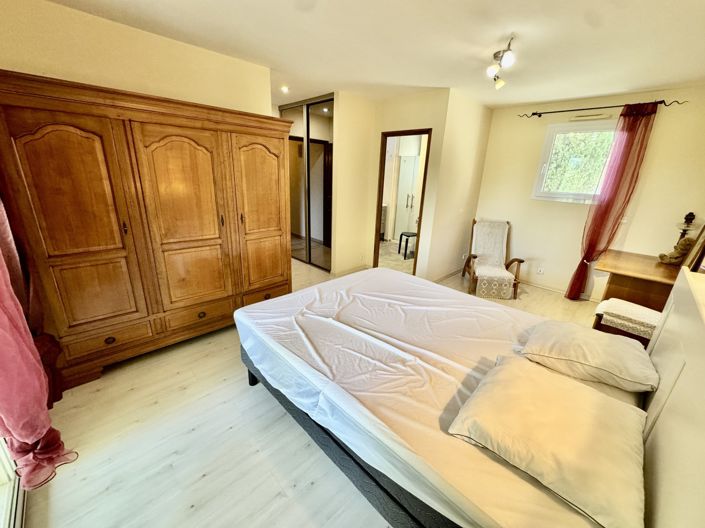 Image No.20-4 Bed House for sale