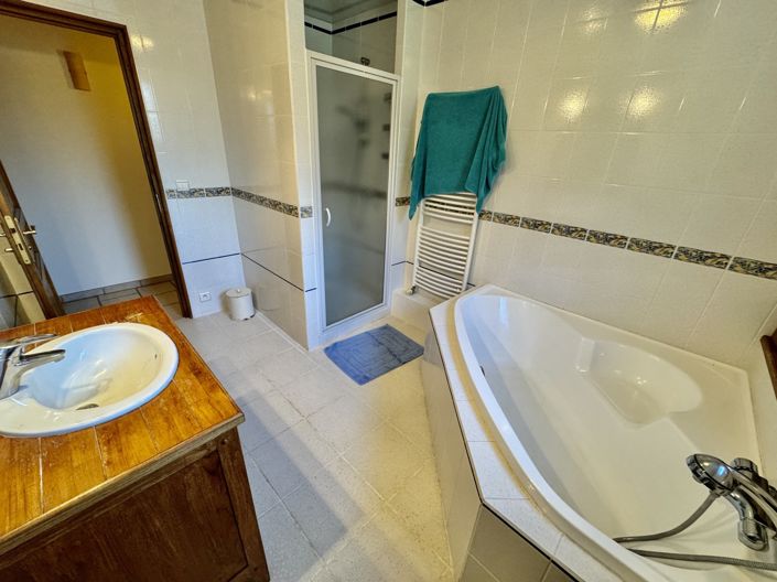 Image No.28-4 Bed House for sale