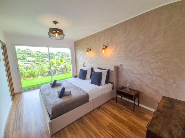 Image No.14-4 Bed House for sale