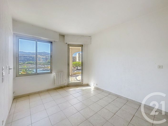 Image No.8-Appartement de 1 chambre à vendre