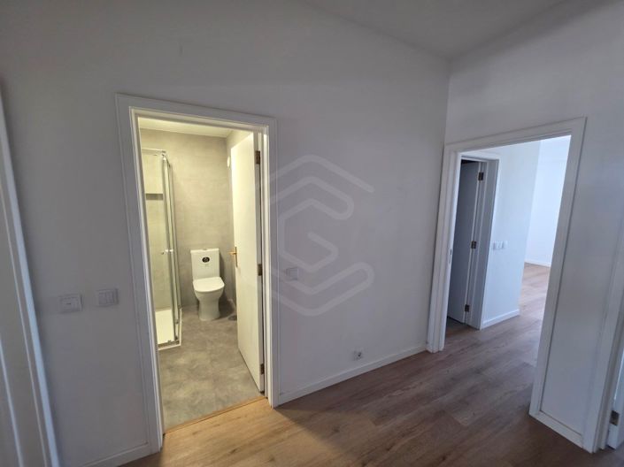 Image No.20-4 Bed Apartment for sale