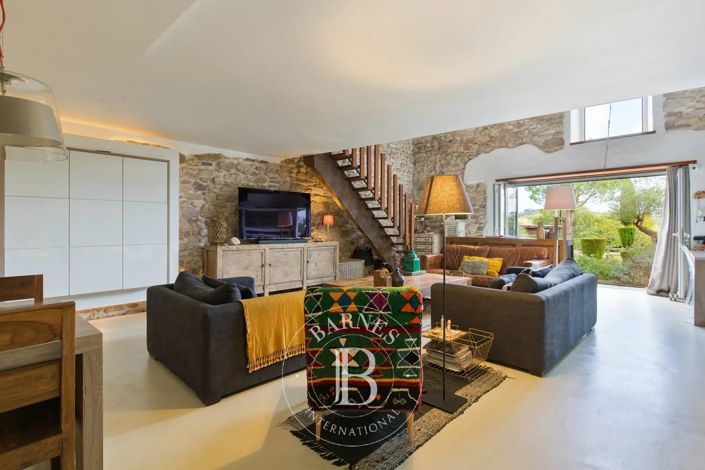 Image No.11-14 Bed House for sale