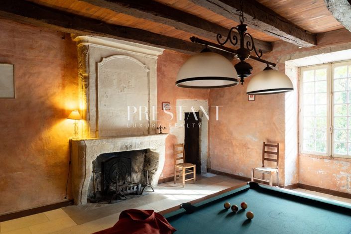 Image No.2-8 Bed House for sale
