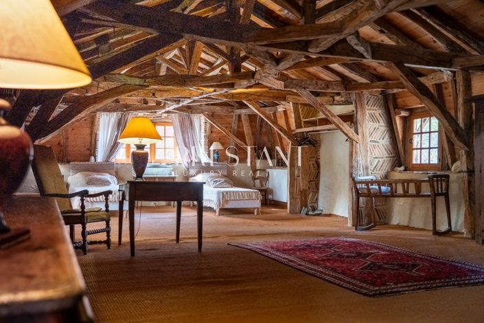 Image No.4-8 Bed House for sale
