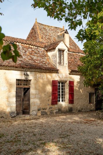 Image No.8-8 Bed House for sale