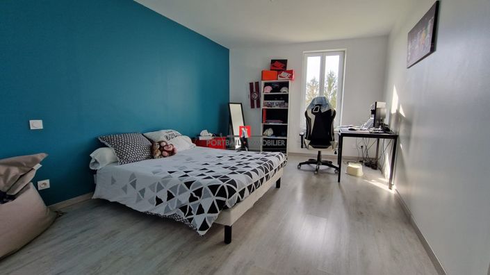 Image No.10-6 Bed Property for sale