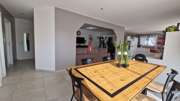 Image No.5-2 Bed House for sale