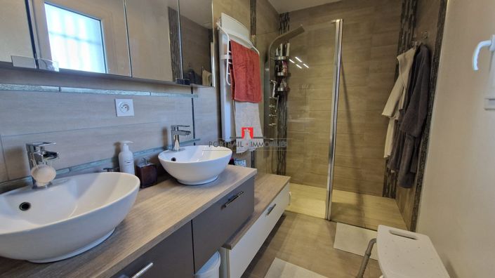 Image No.8-2 Bed House for sale
