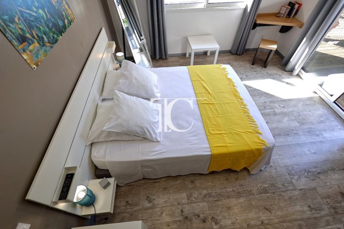 Image No.7-5 Bed House for sale