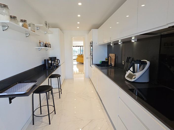 Image No.11-3 Bed Apartment for sale