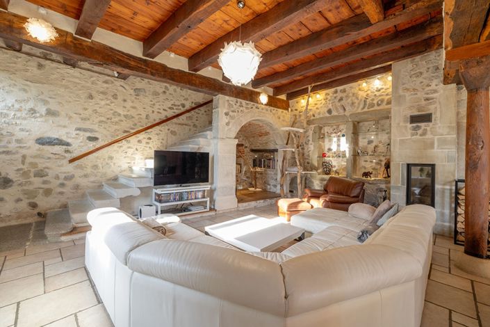 Image No.6-6 Bed House for sale